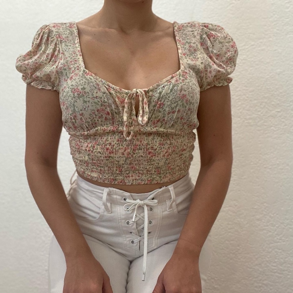 💗Ditsy Floral Puff Sleeve Crop Top